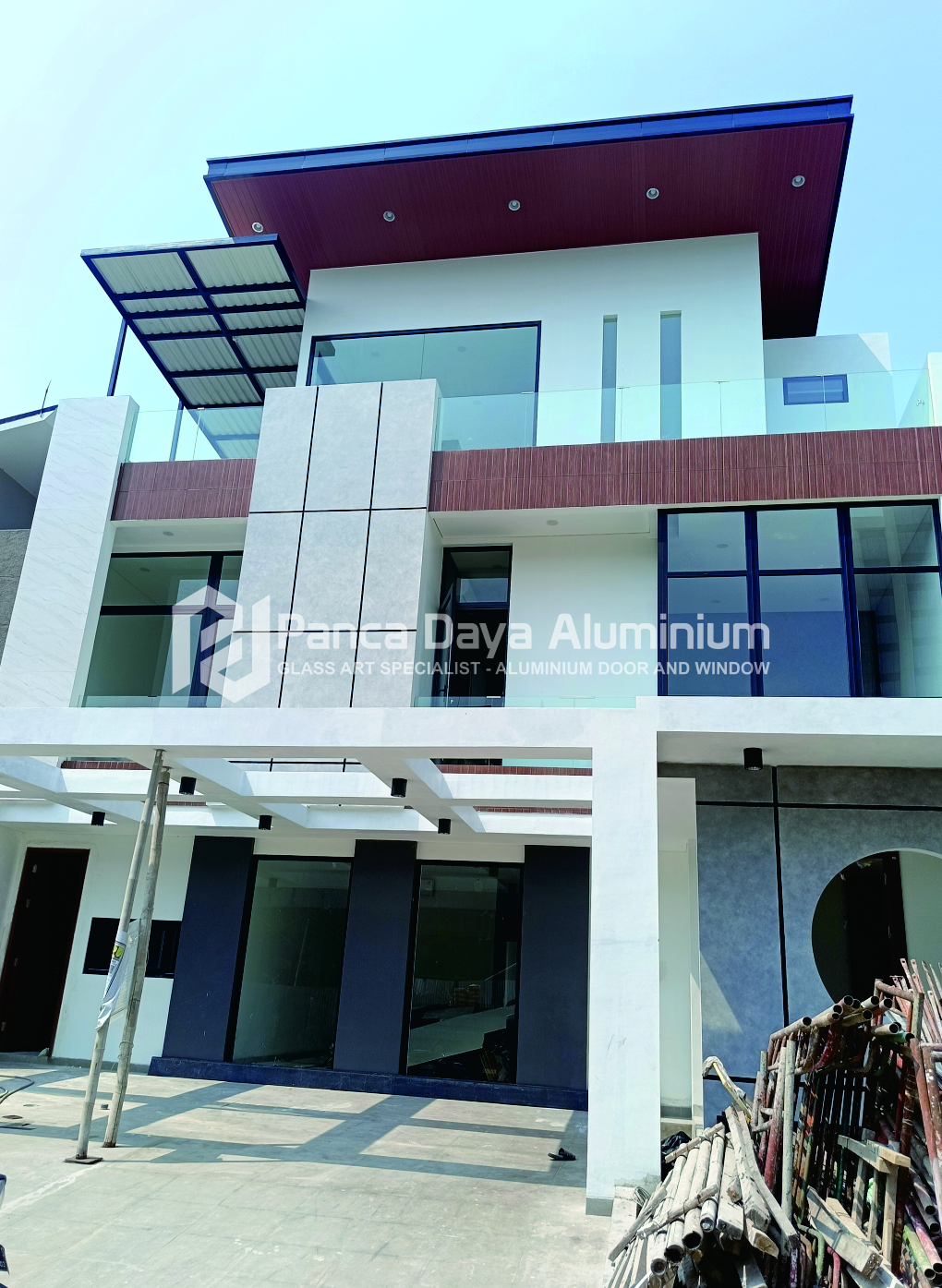 uPVC Berkualitas: Solusi Anti-Bocor & Kedap Suara dengan Sistem Penguncian Multi Point Lock