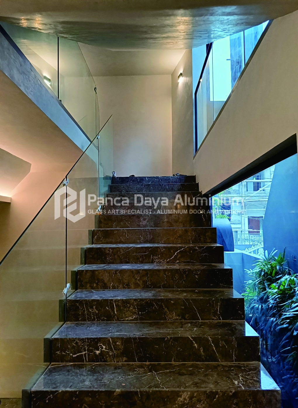 Tempered Glass Railing Tangga Pagar Tangga Kaca Tempered Desain Railing Tangga Modern Kaca Pengaman Tangga Minimalis