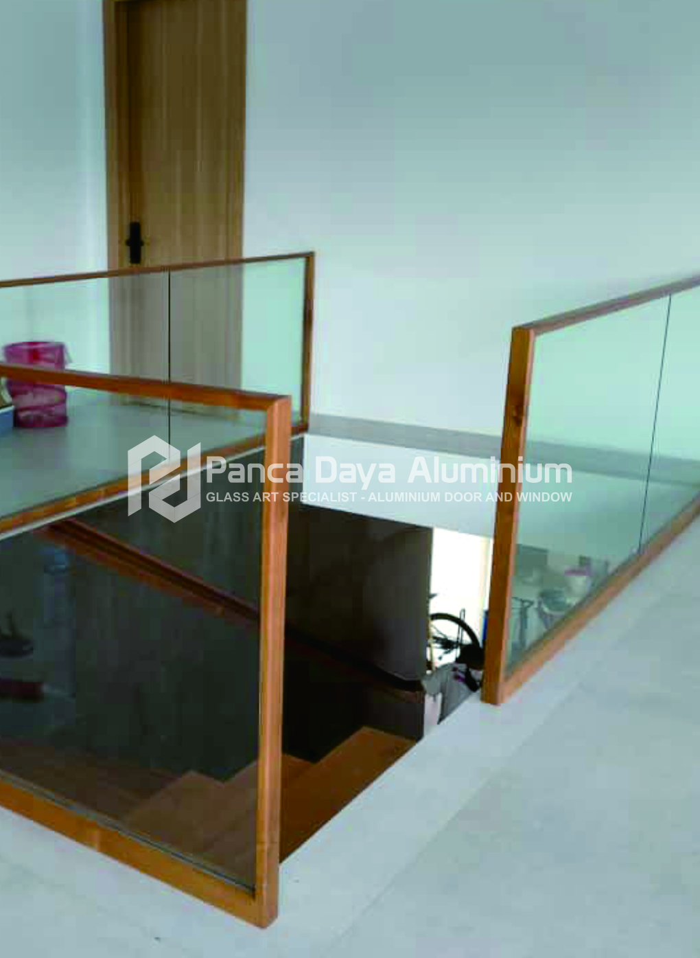 Spesialis Railing Void Kaca Tempered: Kokoh, Elegan, & Sesuai Standar Keamanan