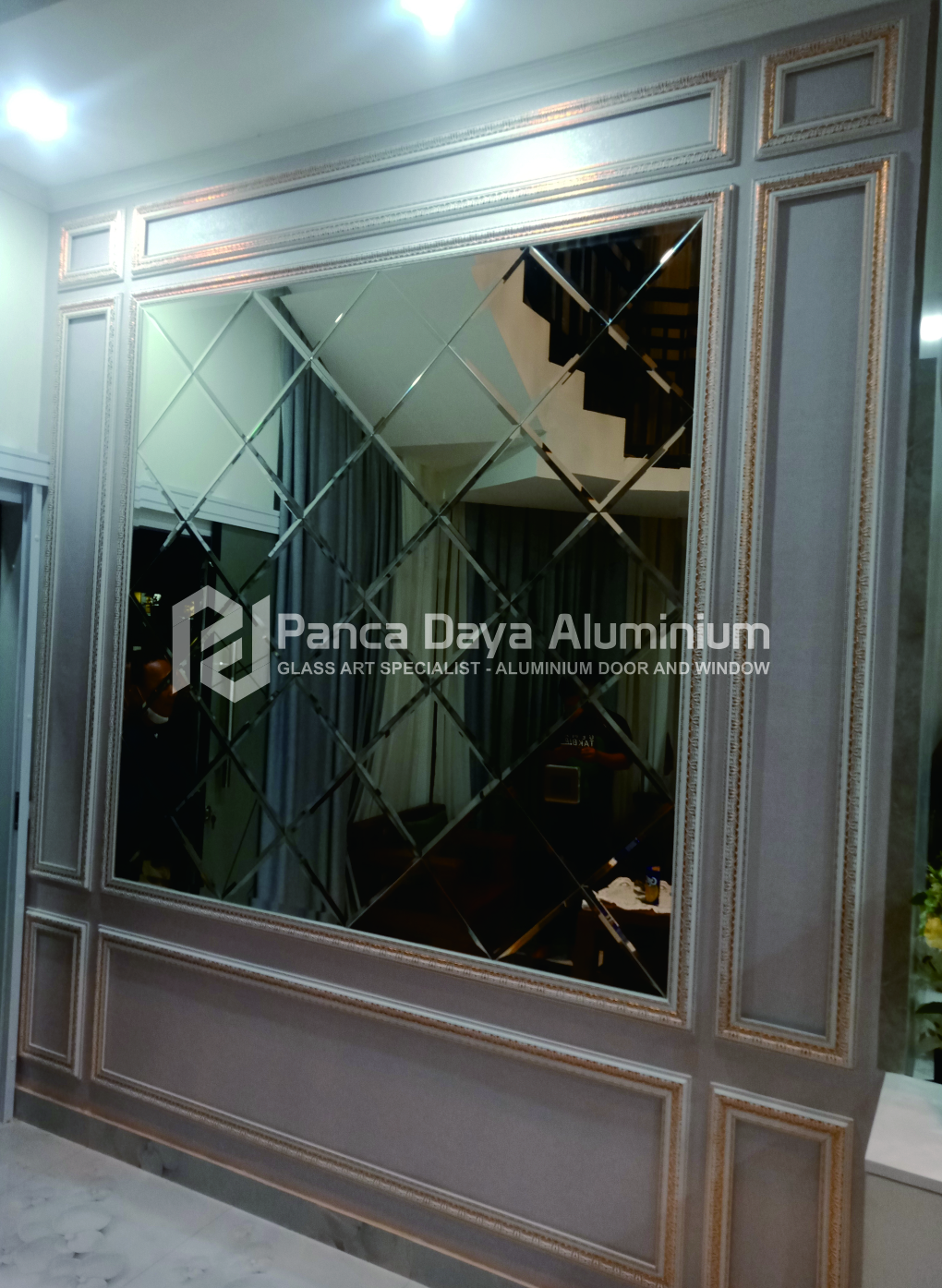 Cermin bevel dekoratif Kaca cermin bevel Cermin diamond kaca Cermin bevel untuk interior Desain kaca cermin bevel Cermin bevel mewah Kaca bevel custom Kaca cermin pola diamond Cermin bevel elegan Dekorasi cermin bevel Cermin kaca artistik Desain cermin bevel modern Kaca cermin untuk dekorasi rumah Cermin bevel arsitektur Cermin bevel ukir